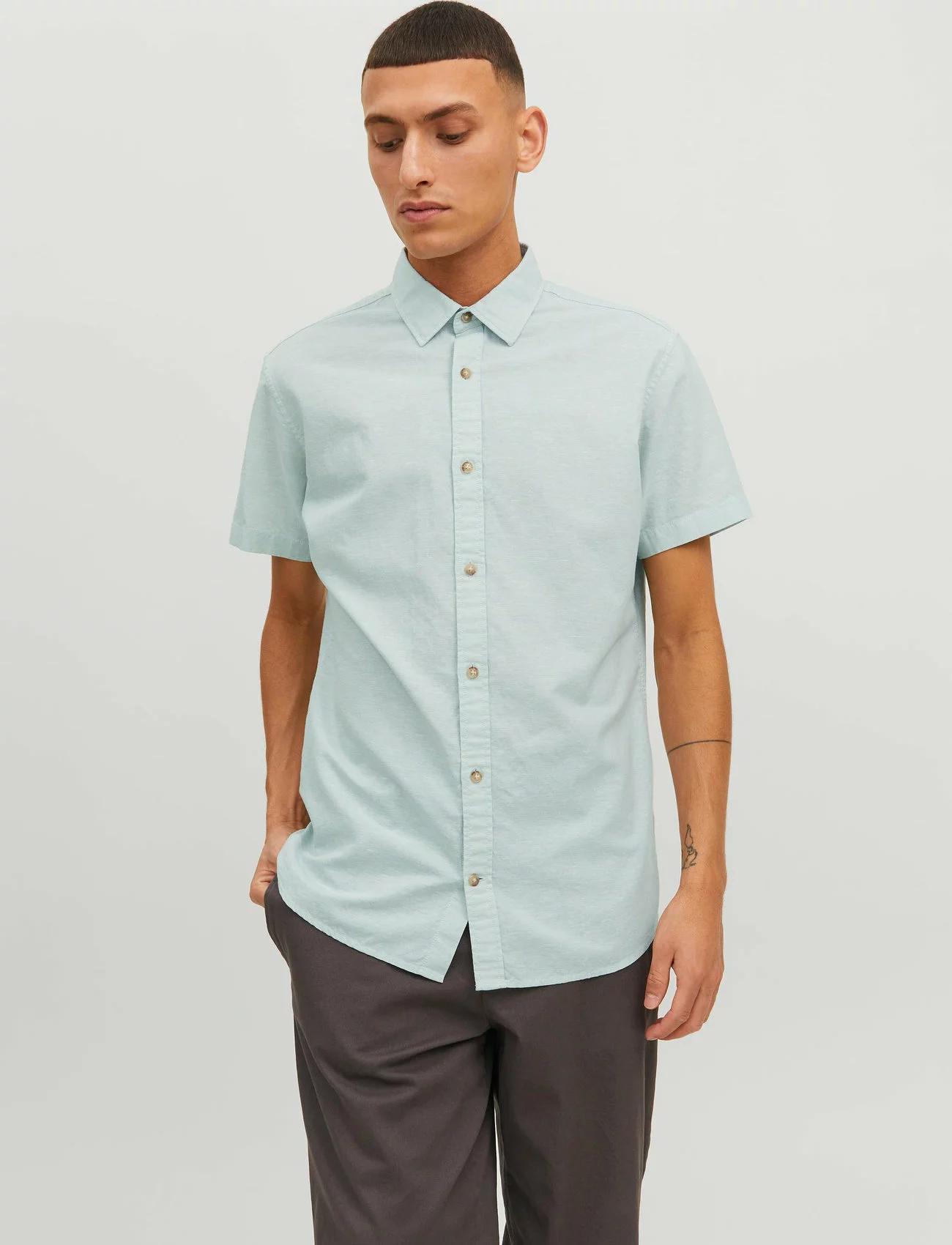 Jack & Jones JJESUMMER SHIRT S/S S23 SN - GRANITE GREEN 4 Jack & Jones JJESUMMER SHIRT S/S S23 SN - GRANITE GREEN - Image 2